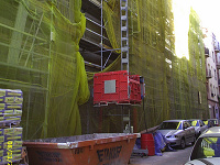  Подъём строиматериалов с помощью строительного грузового лифта ENCOMAT IZA PETC